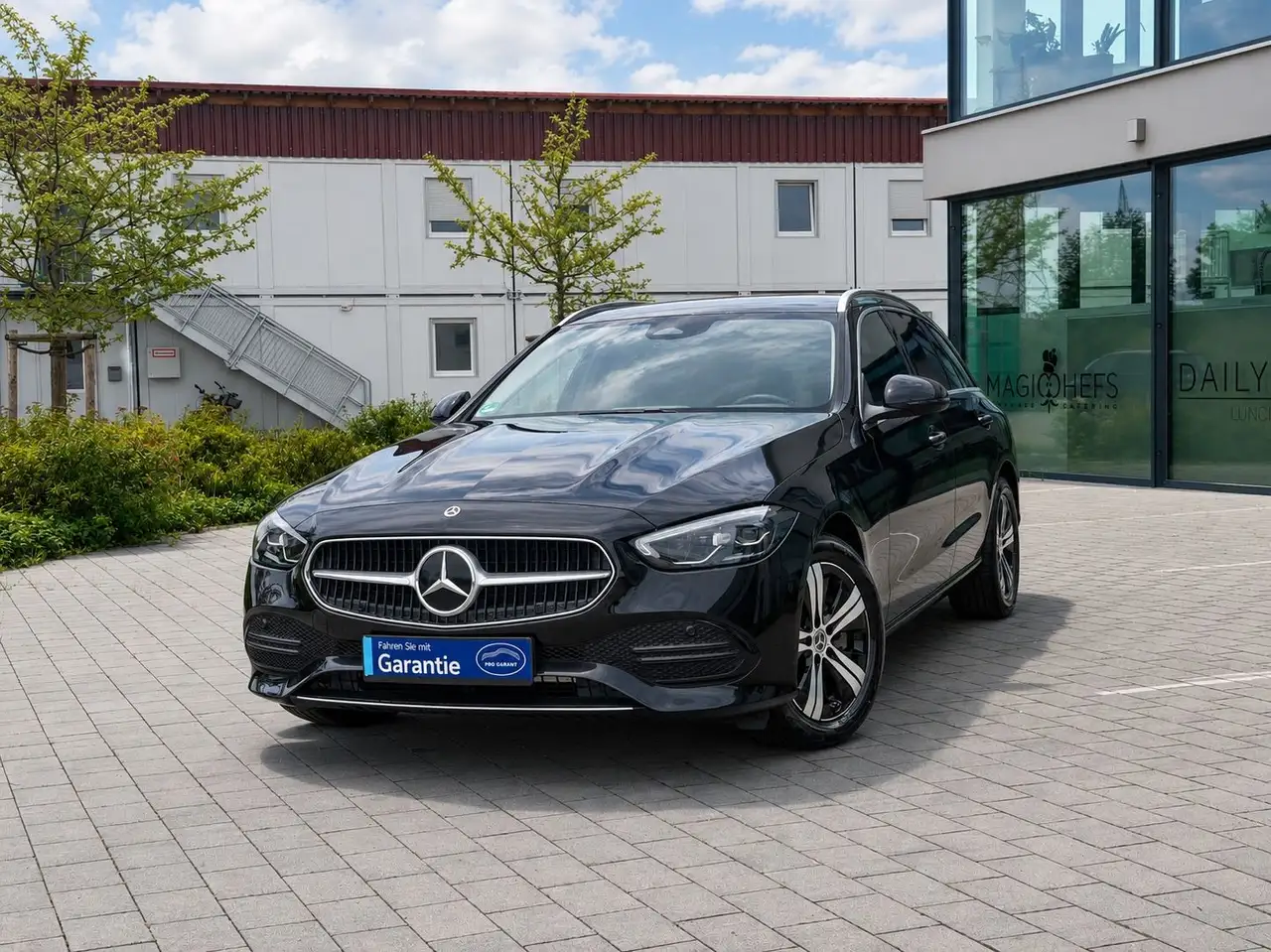 Mercedes-Benz C 300 d T Avantgarde LED MBUX KAM AHK — photo 1 of 10