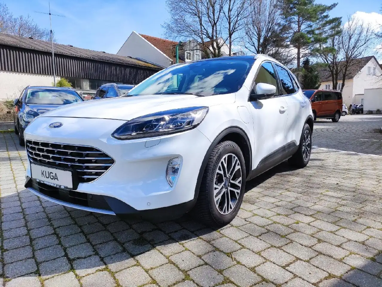 Ford Kuga Plug-In Hybrid Titanium X — photo 1 of 10