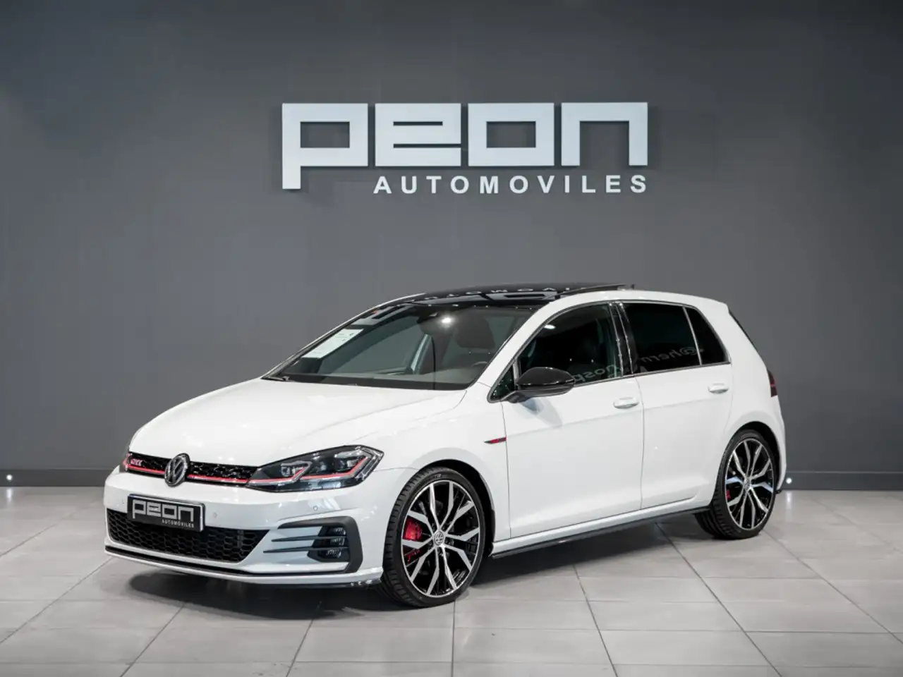 Volkswagen Golf GTI 2.0 TSI Performance DSG7 180kW — photo 1 of 40