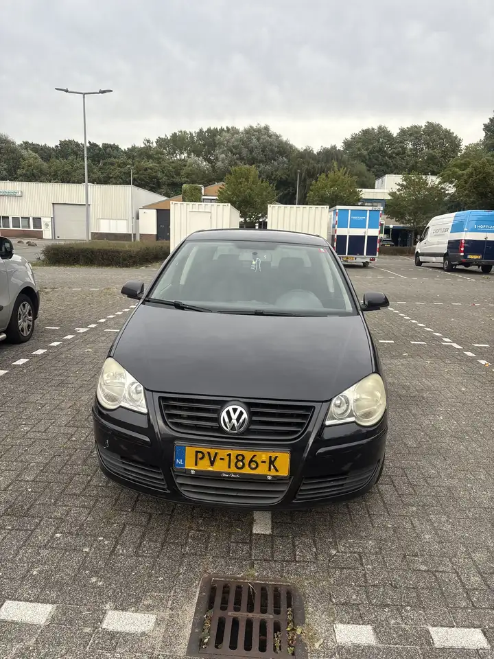 Volkswagen Polo 1.2-12V Trendline — photo 1 of 13