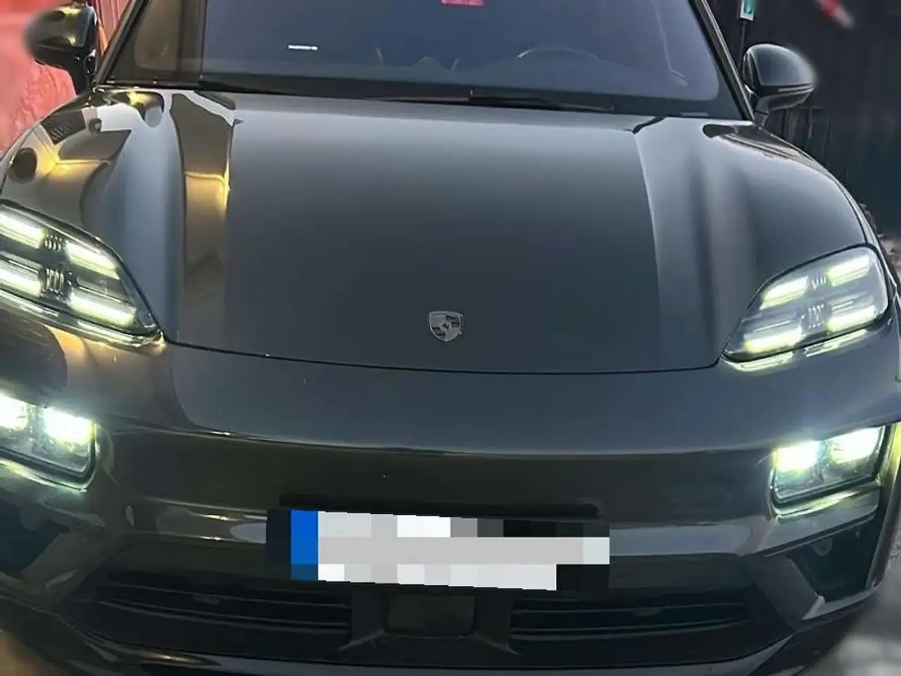 Porsche Macan Turbo — photo 1 of 21