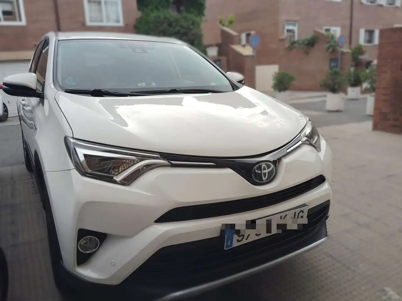 Toyota RAV 4 2.0 150 AWD Advance — photo 1 of 3