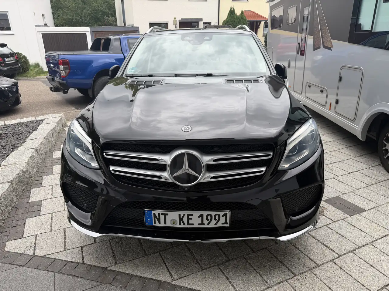 Mercedes-Benz GLE 400 4Matic 9G-TRONIC AMG Line — photo 1 of 13