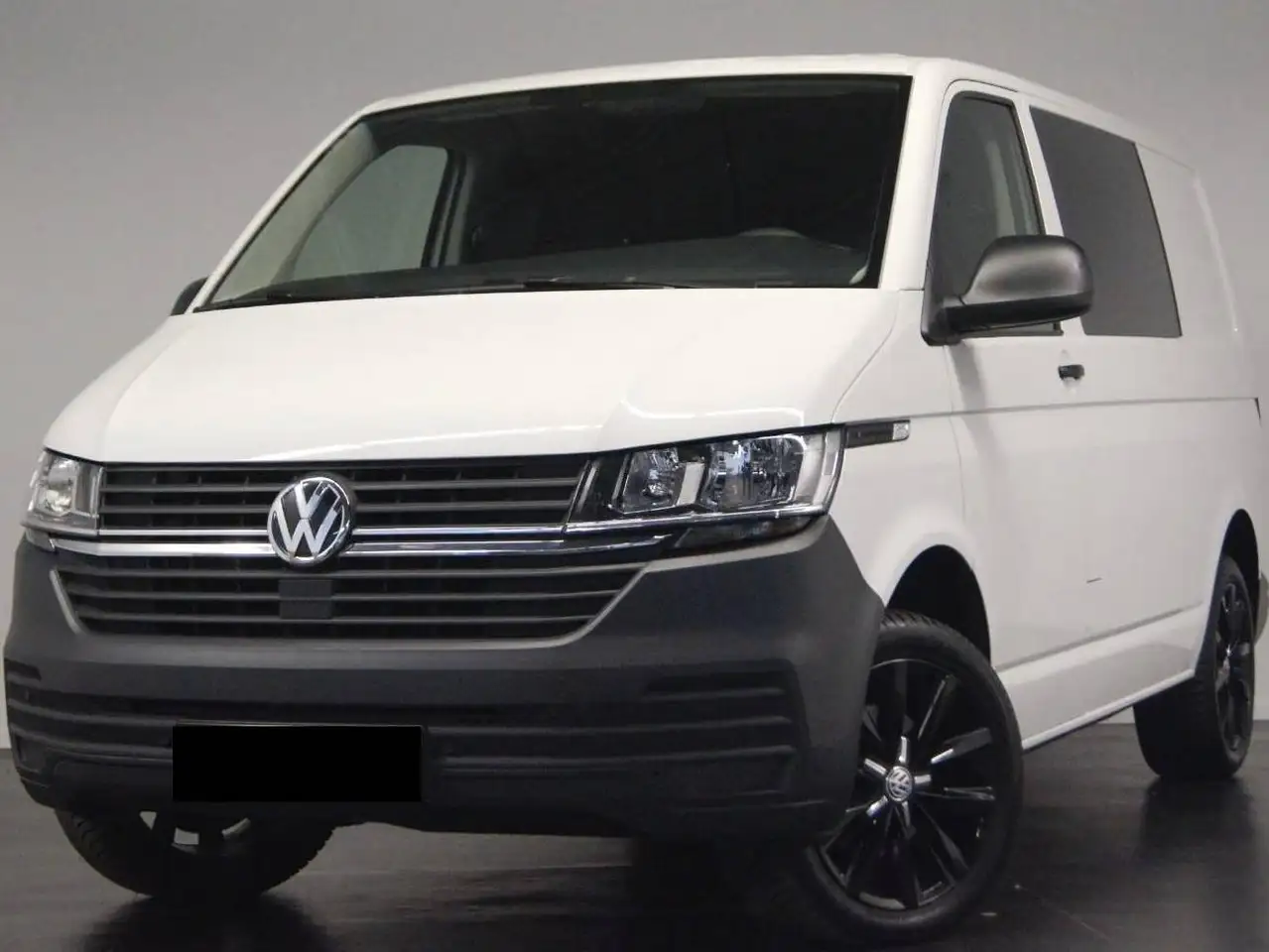 Volkswagen T6.1 Transporter 2L TDI 150 DSG Comfortline — photo 1 of 16