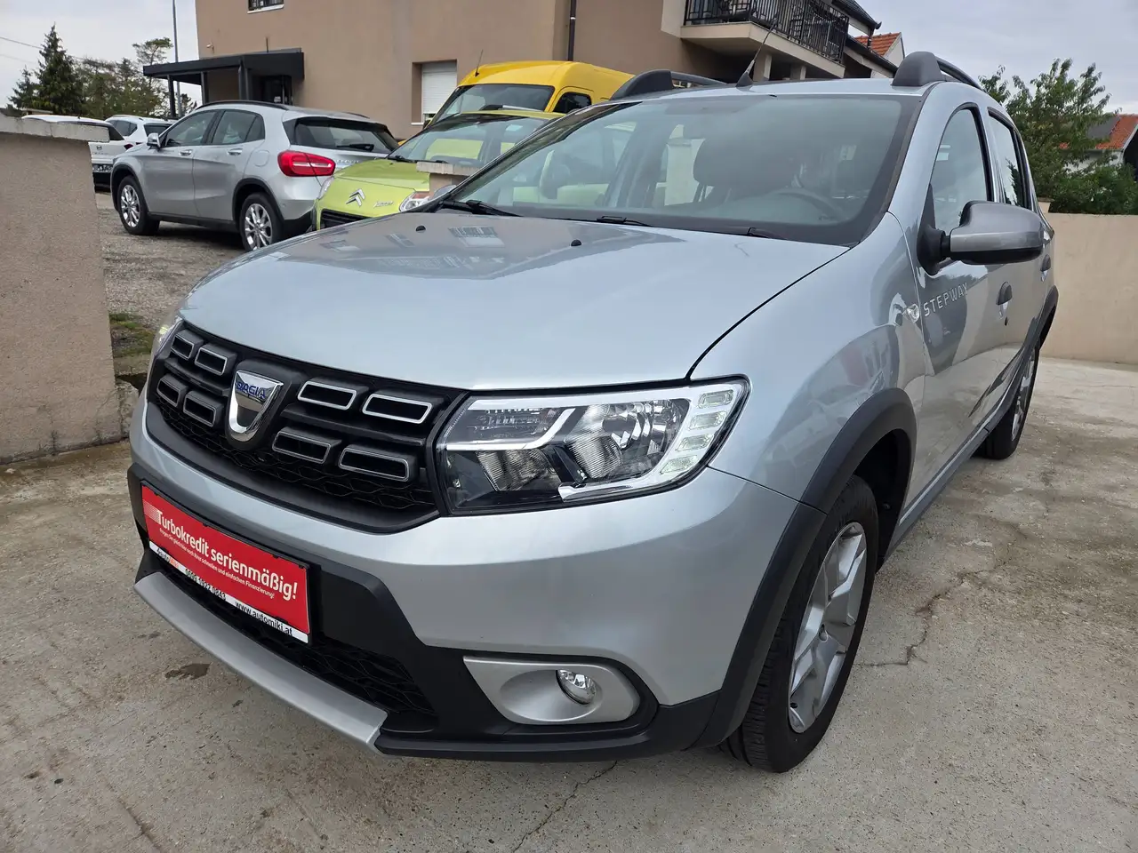 Dacia Sandero Stepway 1,0 TCe 100 Prestige — photo 1 of 23