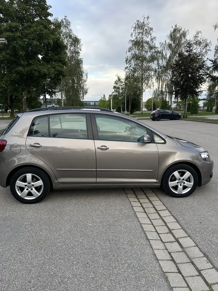 Volkswagen Golf 1.6 TDI VB Tuv 08.28 — photo 1 of 19