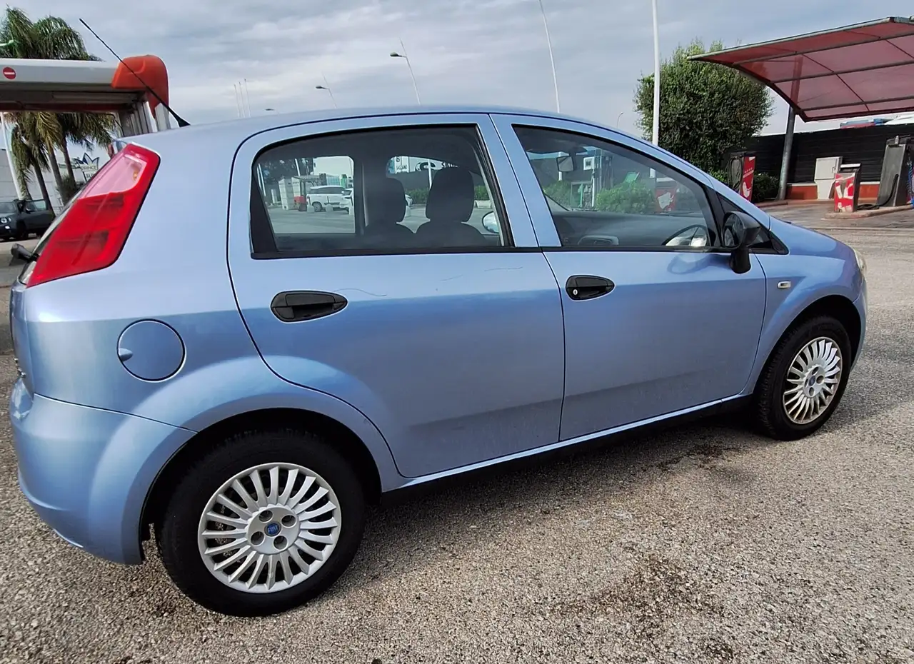Fiat Grande Punto 5p 1.2 Active c/clima 65cv — photo 1 of 9