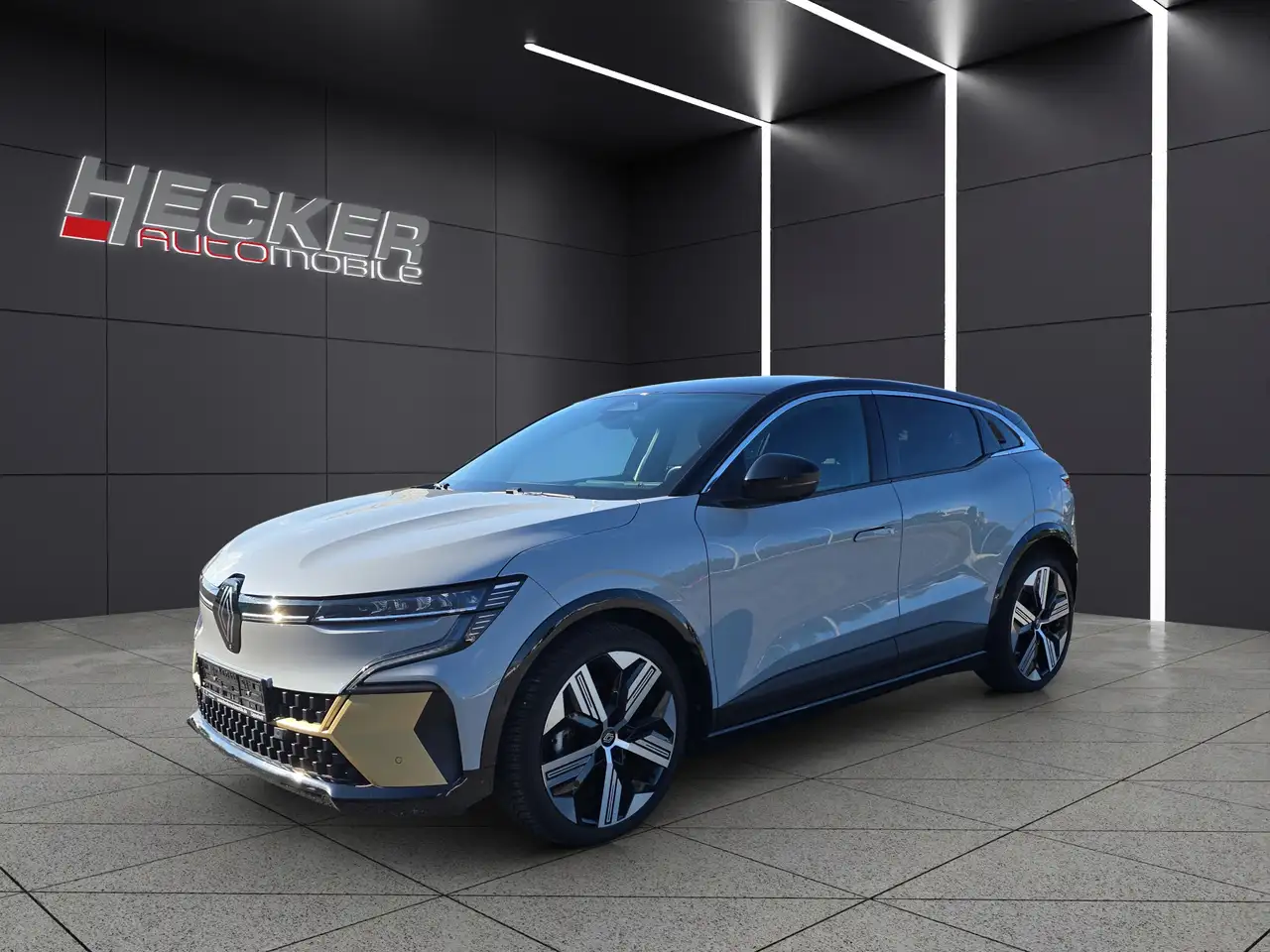 Renault Megane E-Tech EV60 220 Iconic (60 kWh) — photo 1 of 15