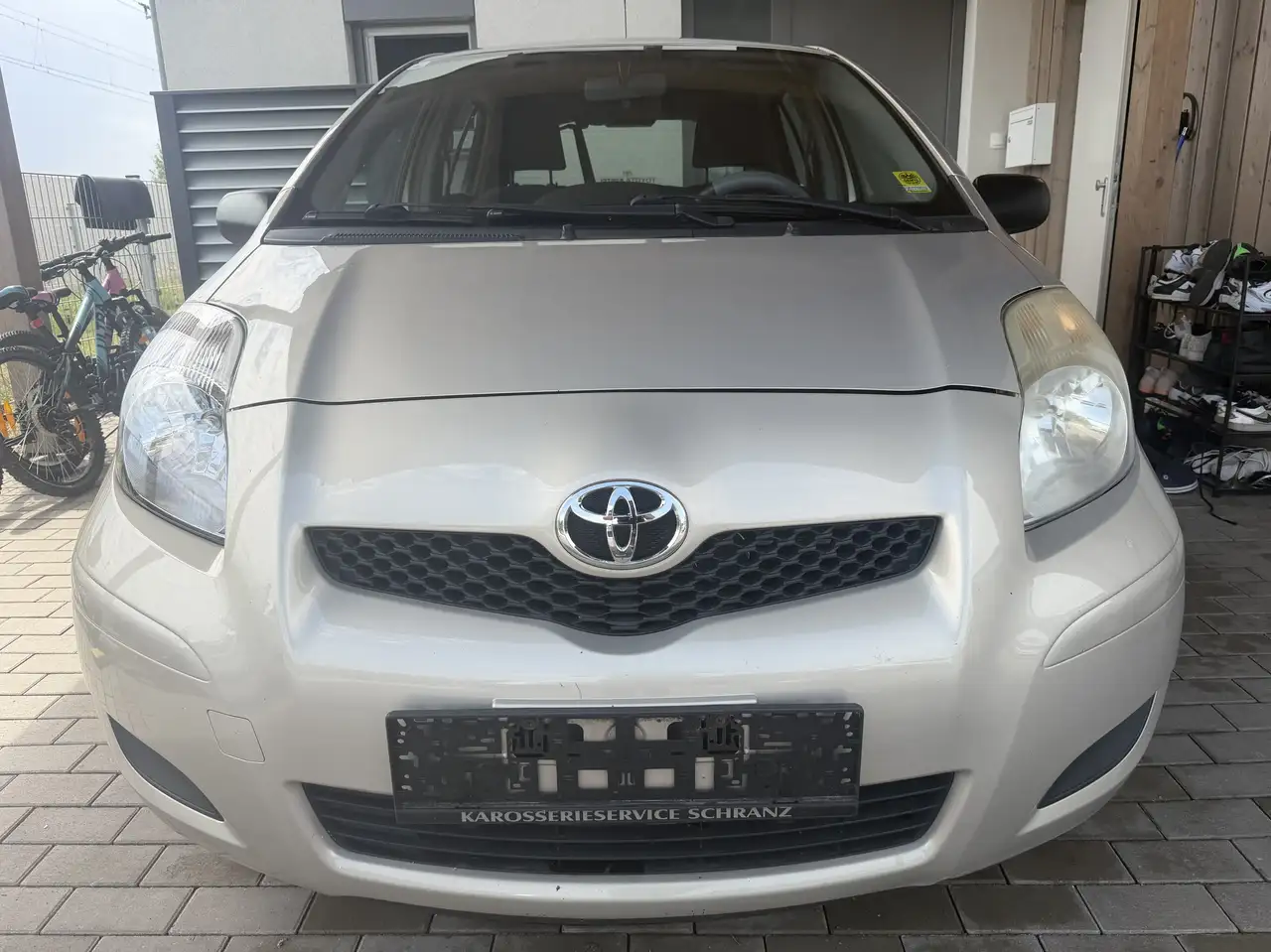 Toyota Yaris 1,0 VVT-i Terra Eco — photo 1 of 9