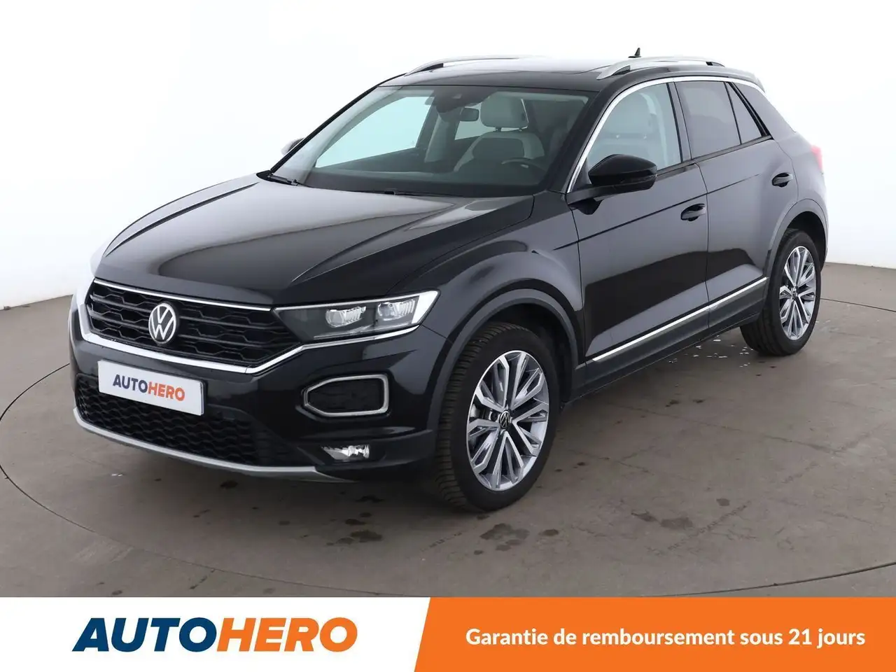 Volkswagen T-Roc 1.5 TSI EVO Carat Exclusive DSG7 — photo 1 of 40