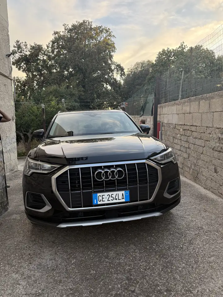 Audi Q3 35 2.0 tdi Business s-tronic — photo 1 of 15