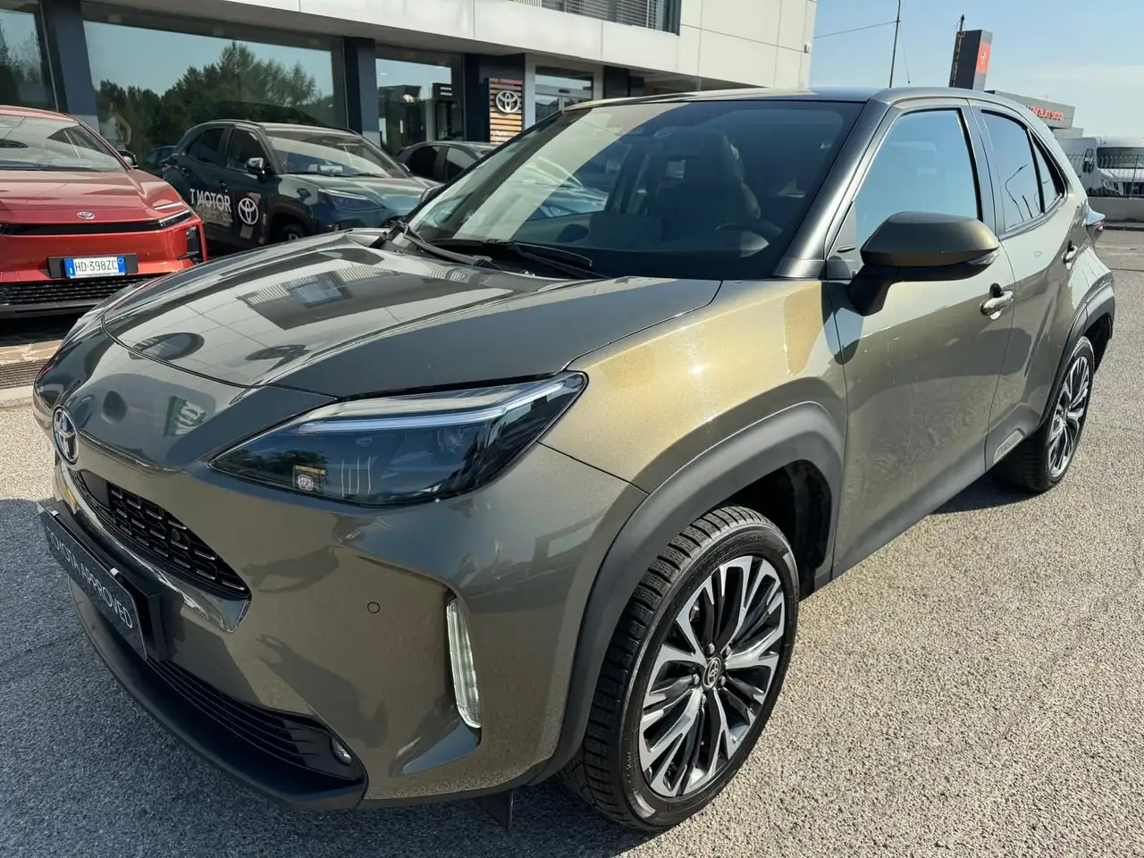 Toyota Yaris Cross 1.5H (116 CV) E-CVT Lounge — photo 1 of 15