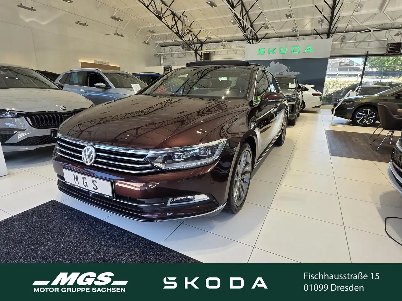 Volkswagen Passat 2.0 TSI Limousine Highline — photo 1 of 30