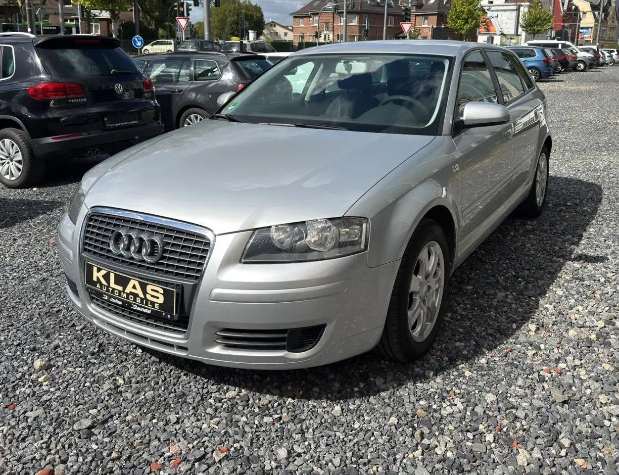 Audi A3 Sportback 1.6 FSI Attraction — photo 1 of 25