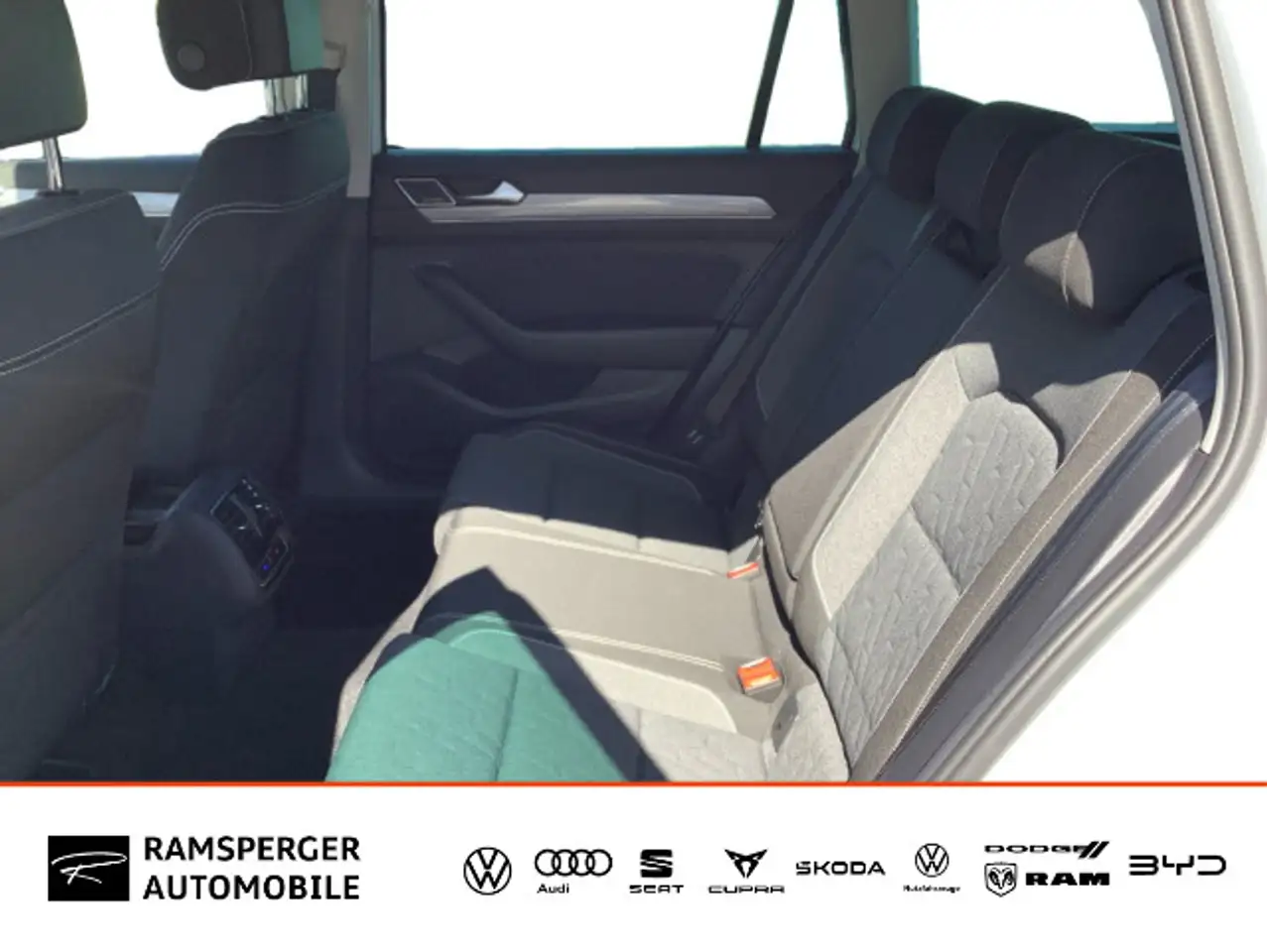 Volkswagen Passat Variant 2.0 TDI DSG Business ACC Matrix — photo 1 of 5