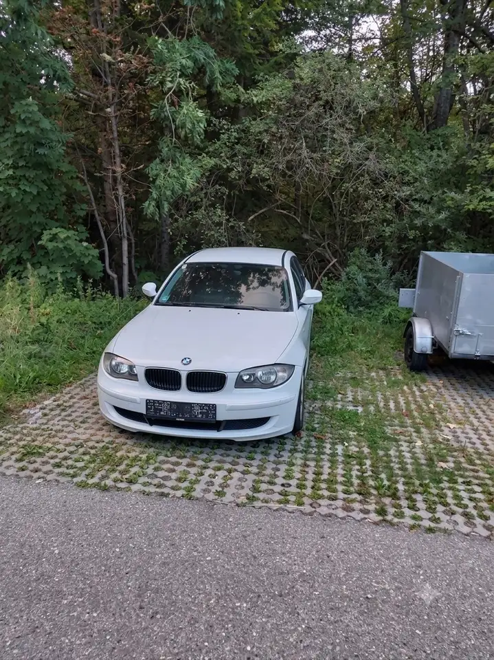 BMW 118 118d — photo 1 of 4