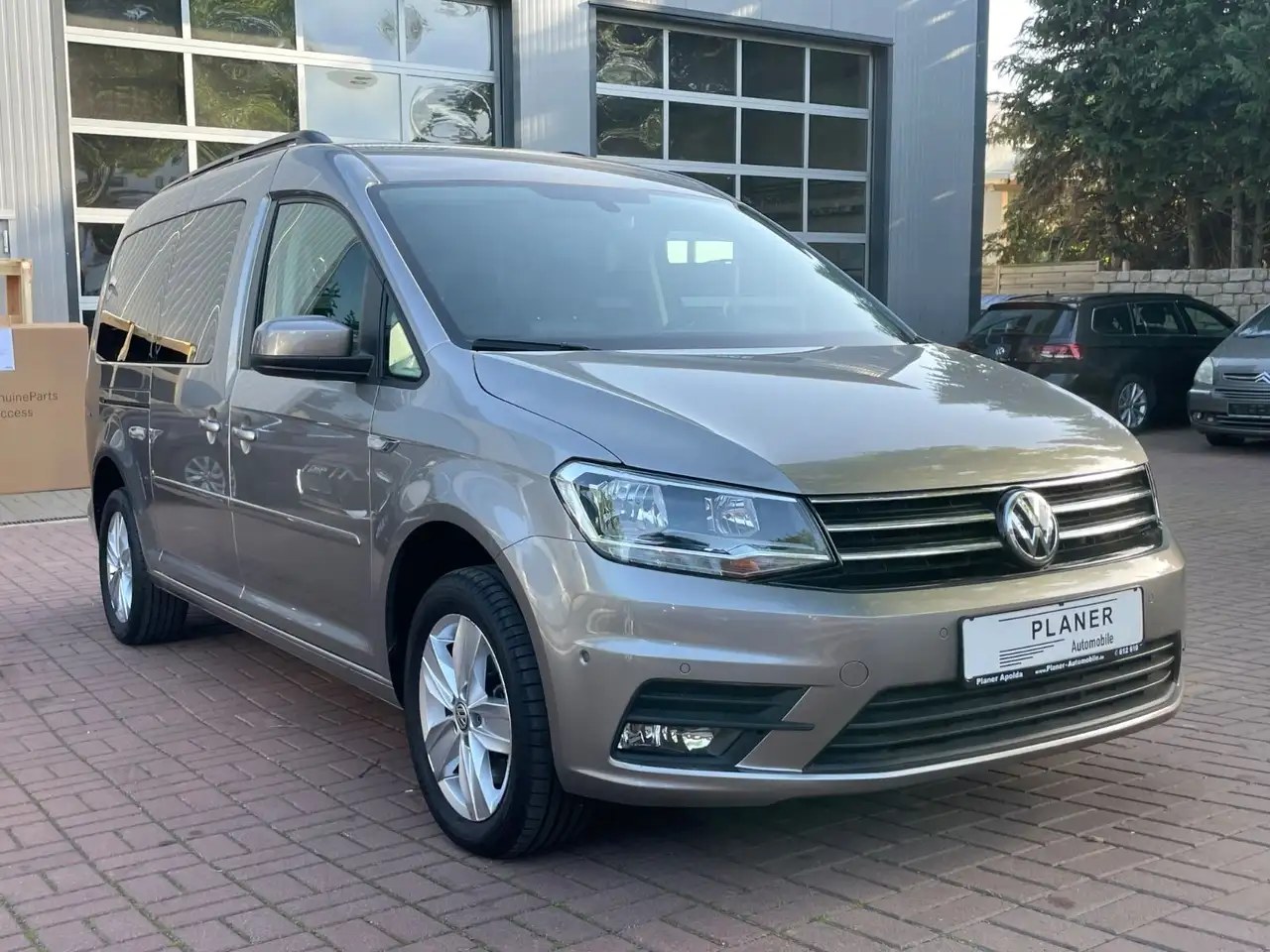 Volkswagen Caddy Maxi Comfort. 1.Hand Standh. APP Service — photo 1 of 15