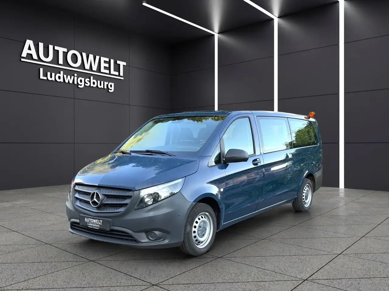 Mercedes-Benz Vito Tourer 111 CDI FWD extralang Pro 9-Sitzer — photo 1 of 16