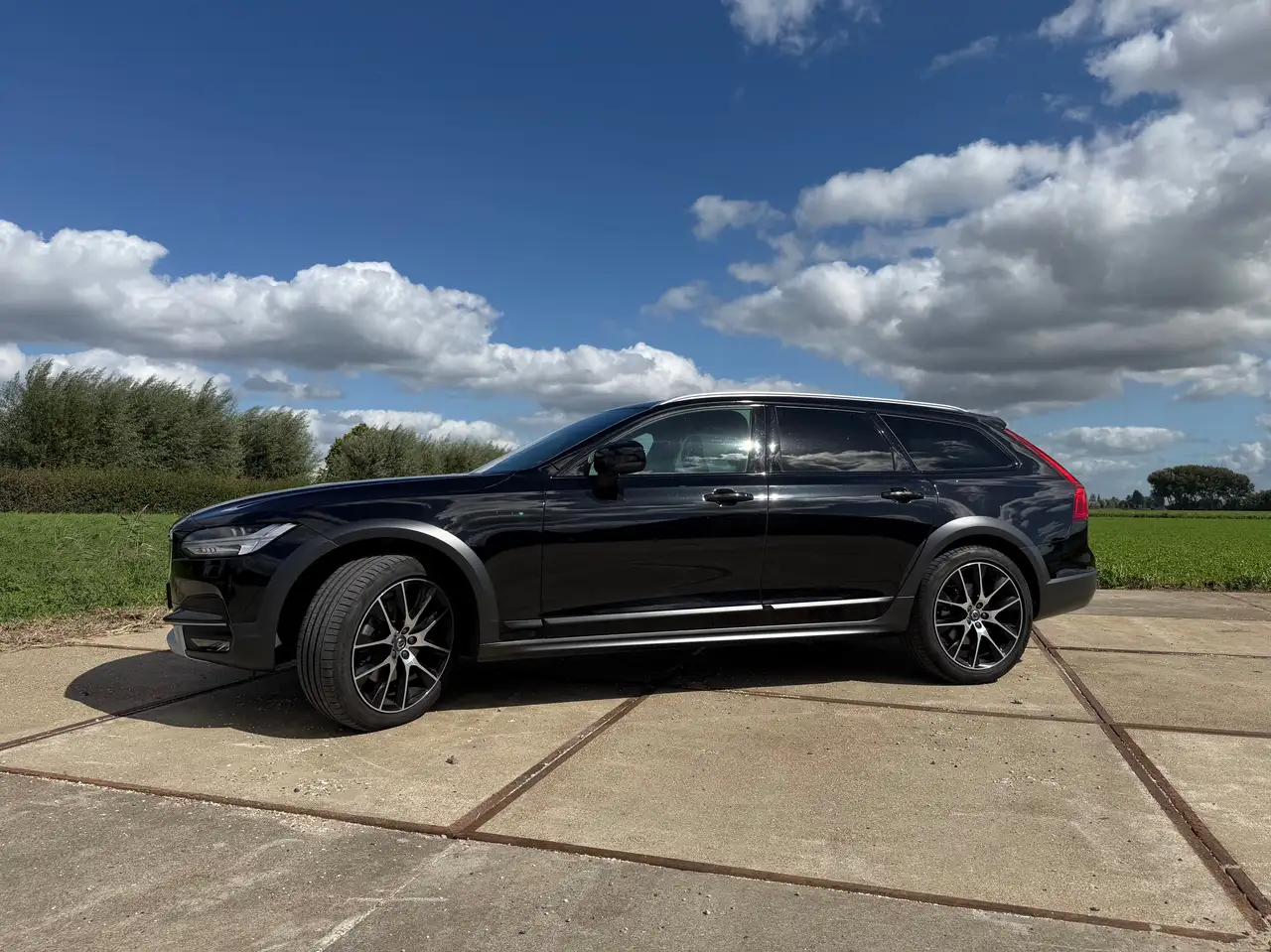 Volvo V90 Cross Country V90 Cross Country 2.0 T6 Pro — photo 1 of 24