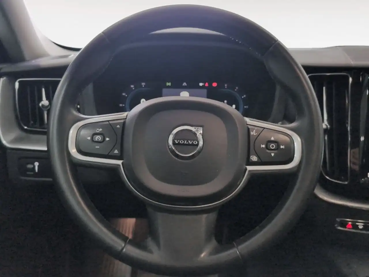 2022 Volvo XC60 B4 Momentum Pro AWD Aut., photograph 10