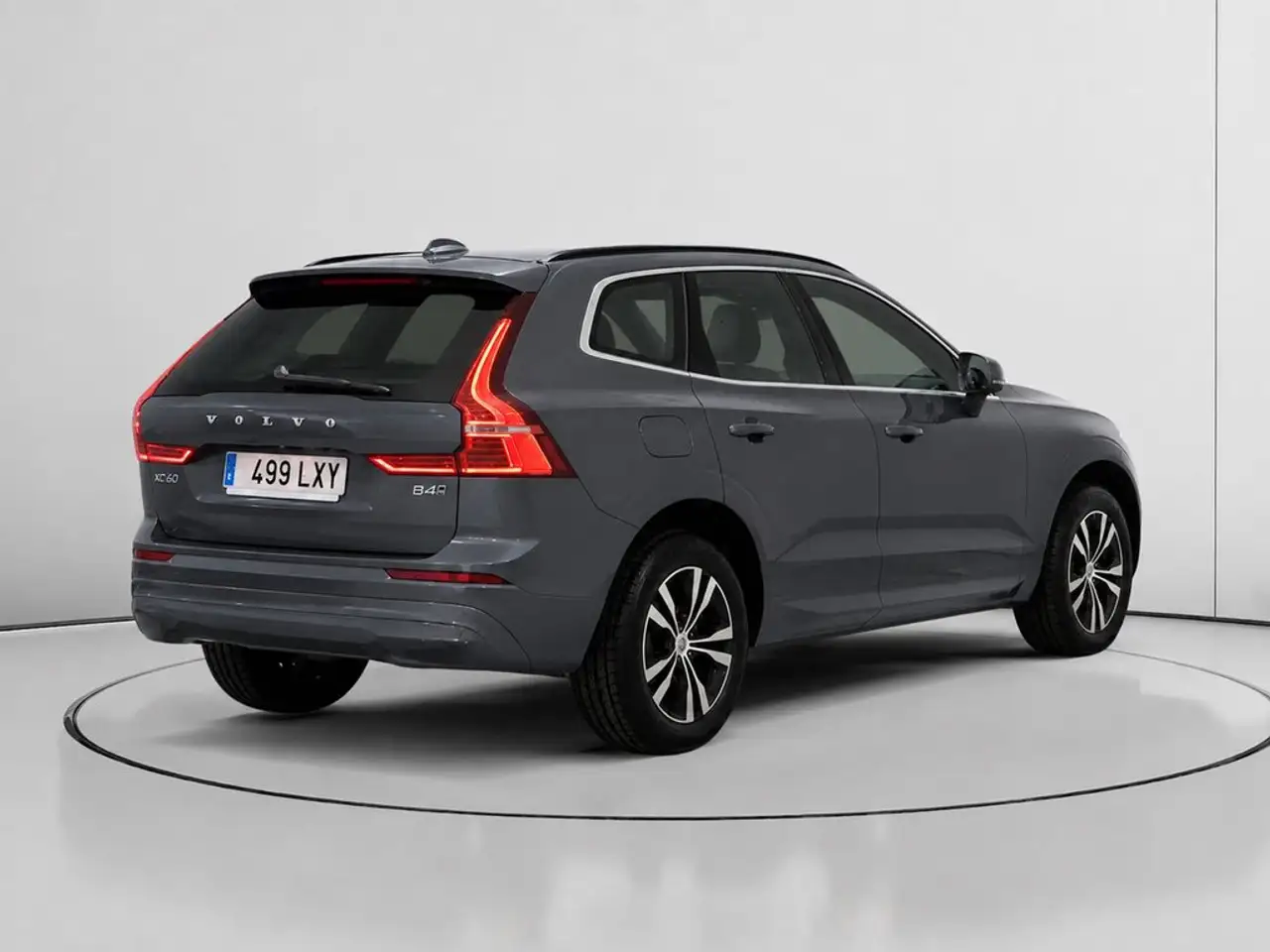 2022 Volvo XC60 B4 Momentum Pro AWD Aut., photograph 3