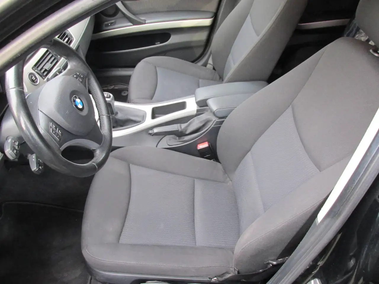 2011 BMW 318 318 i Touring*EURO 5*TÜV/AU NEU 07/2028*ALUFELGEN*KLIMA*SHZ*NEU STEUERKETTE SATZ*VIEL NEUE TEILE !!!, photograph 12