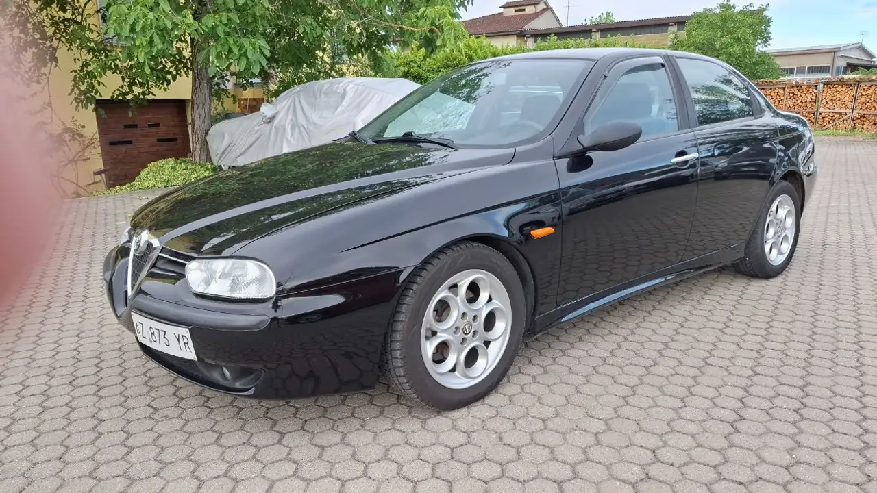 Alfa Romeo 156 156 1.8 ts 16v Distinctive — photo 1 of 15