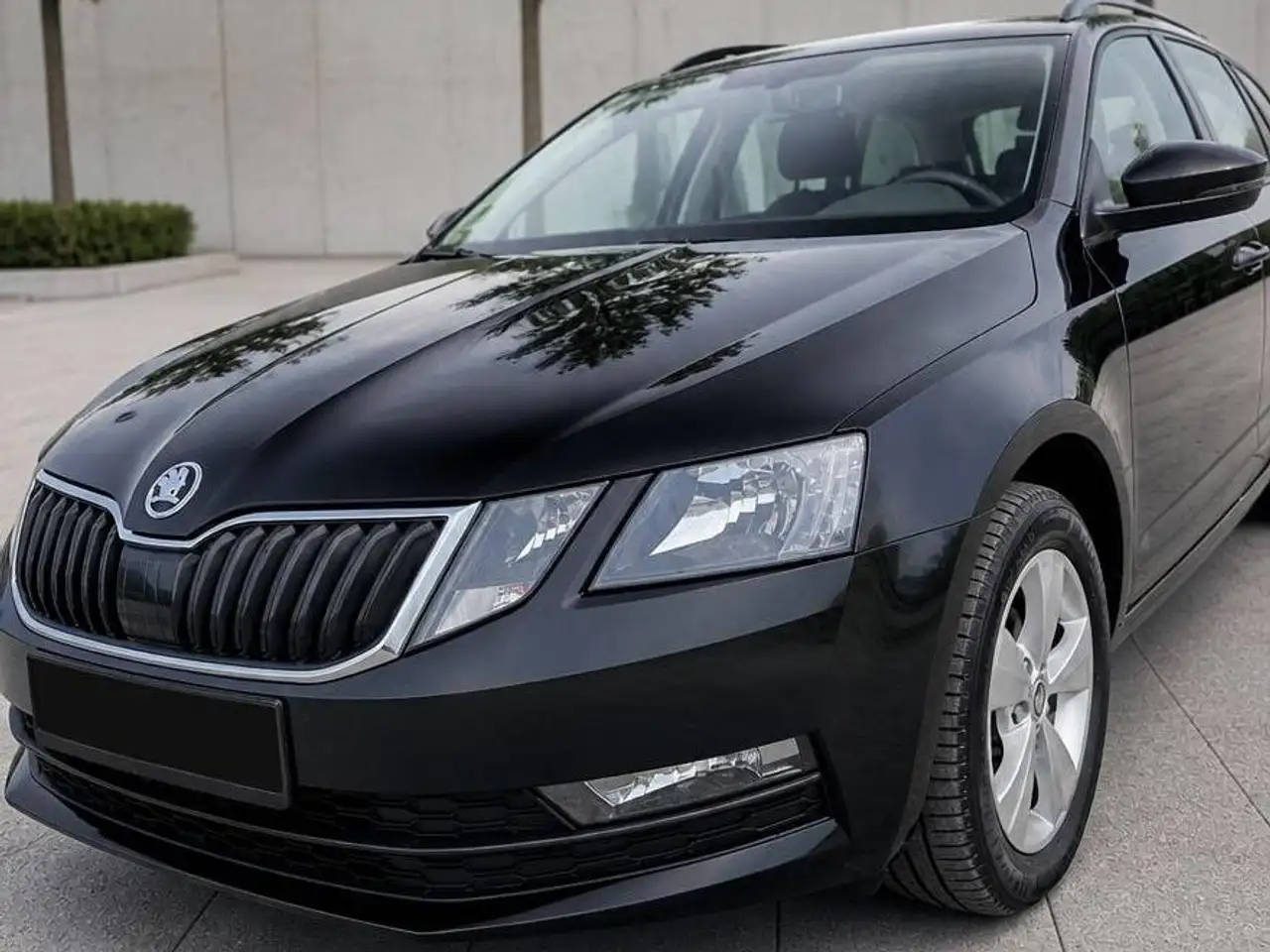Skoda Octavia Octavia Combi 1,6 Ambition Limited TDI 4x4 Ambition Limited — photo 1 of 13
