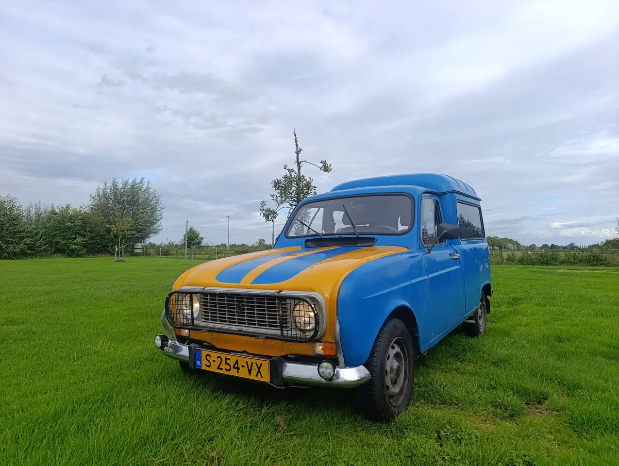 Renault R 4 F4 — photo 1 of 25