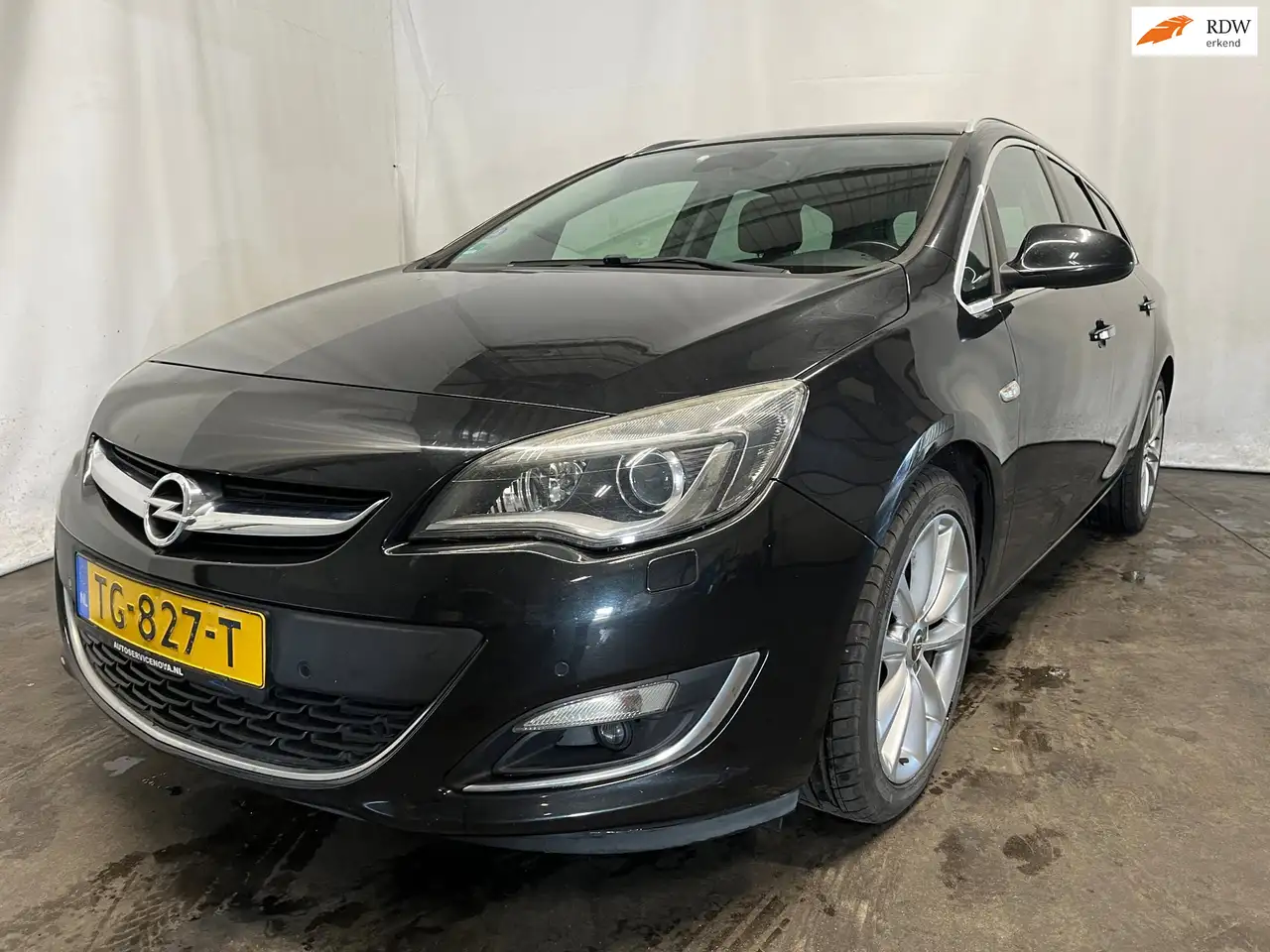Opel Astra Sports Tourer 1.6 Turbo Sport - Koppakking lekt, R — photo 1 of 15