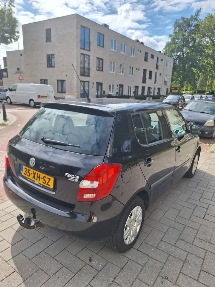 Skoda Fabia 1.4-16V Ambiente — photo 1 of 7