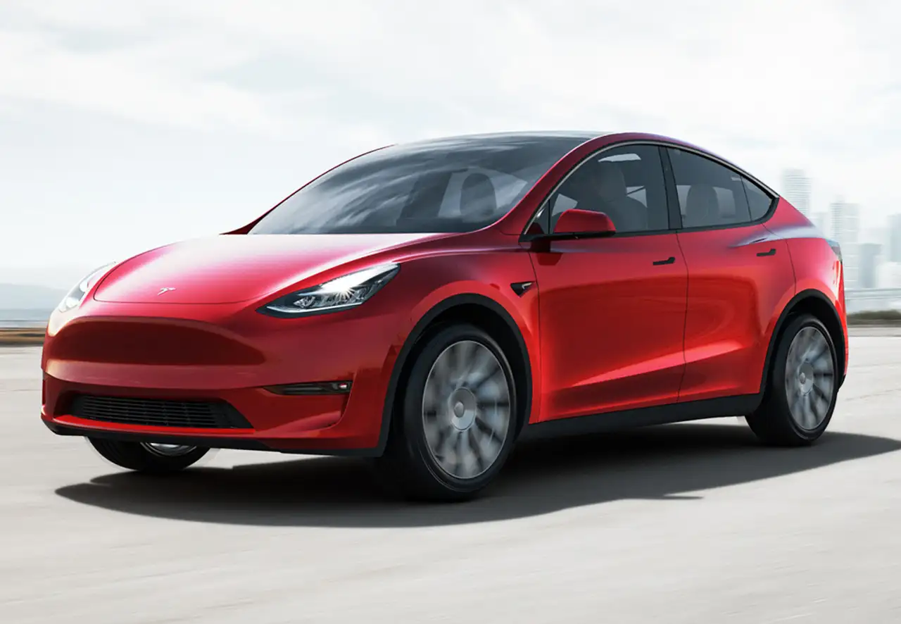 Tesla Model Y RWD — photo 1 of 15