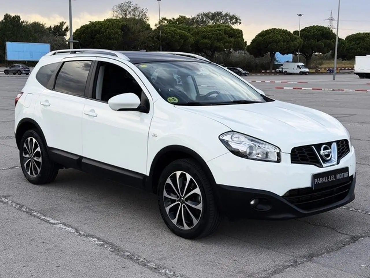 Nissan Qashqai Q+2 2.0dCi Tekna Sport Chrome 4x4 — photo 1 of 31