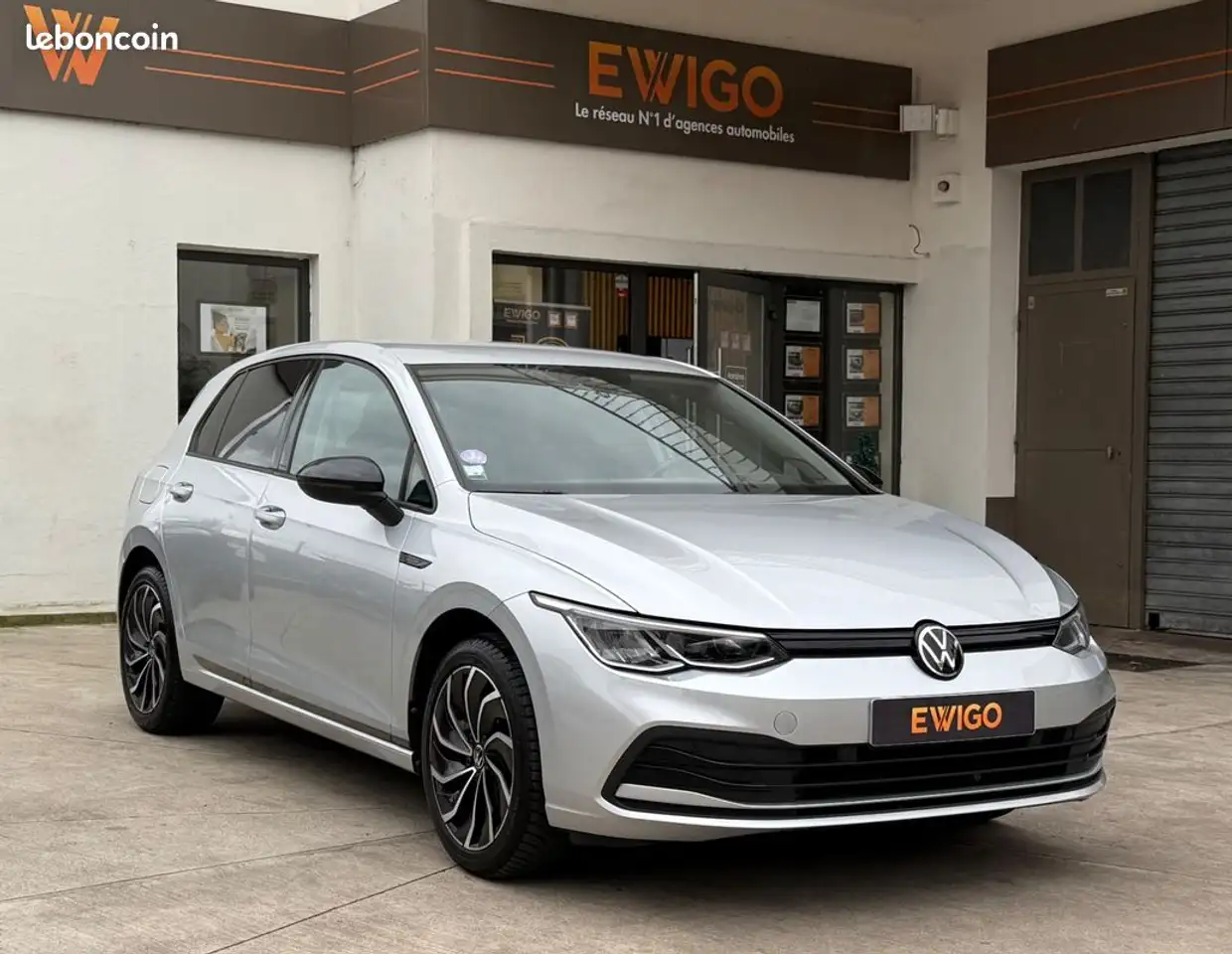 Volkswagen Golf viii 1.0 etsi 110 life business 1st %2B camera carplay acc — photo 1 of 30