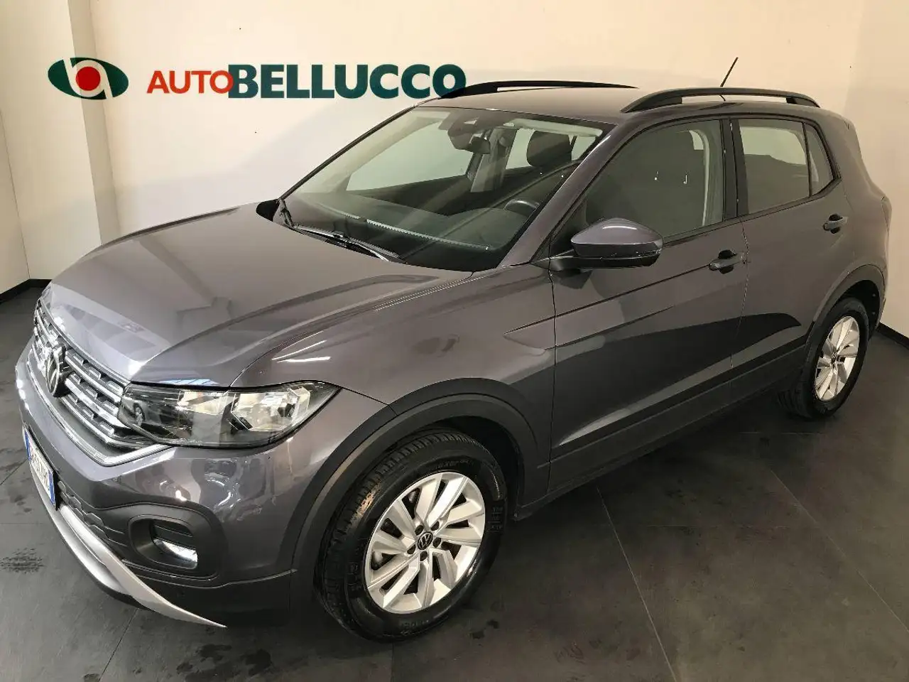 Volkswagen T-Cross 1.0 TSI Life — photo 1 of 15