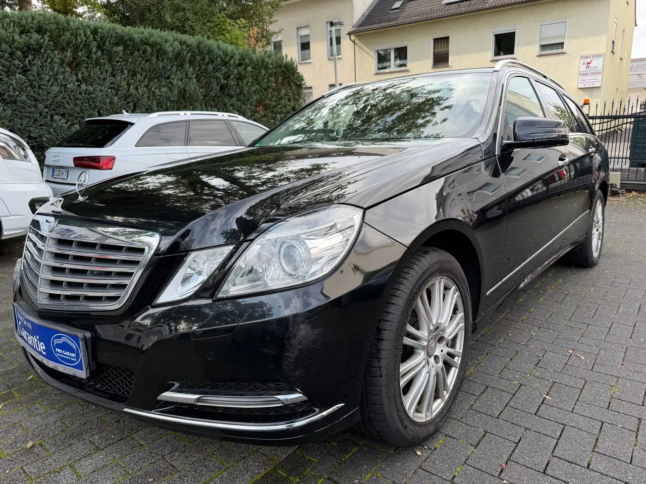 Mercedes-Benz E 200 E 200 T CDI DPF BlueEFFICIENCY 7G-TRONIC Elegance Navi+PDC+AHK+Xenon — photo 1 of 18