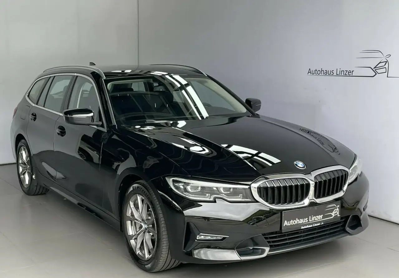 BMW 330 i xDrive *LED*AHK*AmbientB*Kamera*Sportsitz*DAB — photo 1 of 33