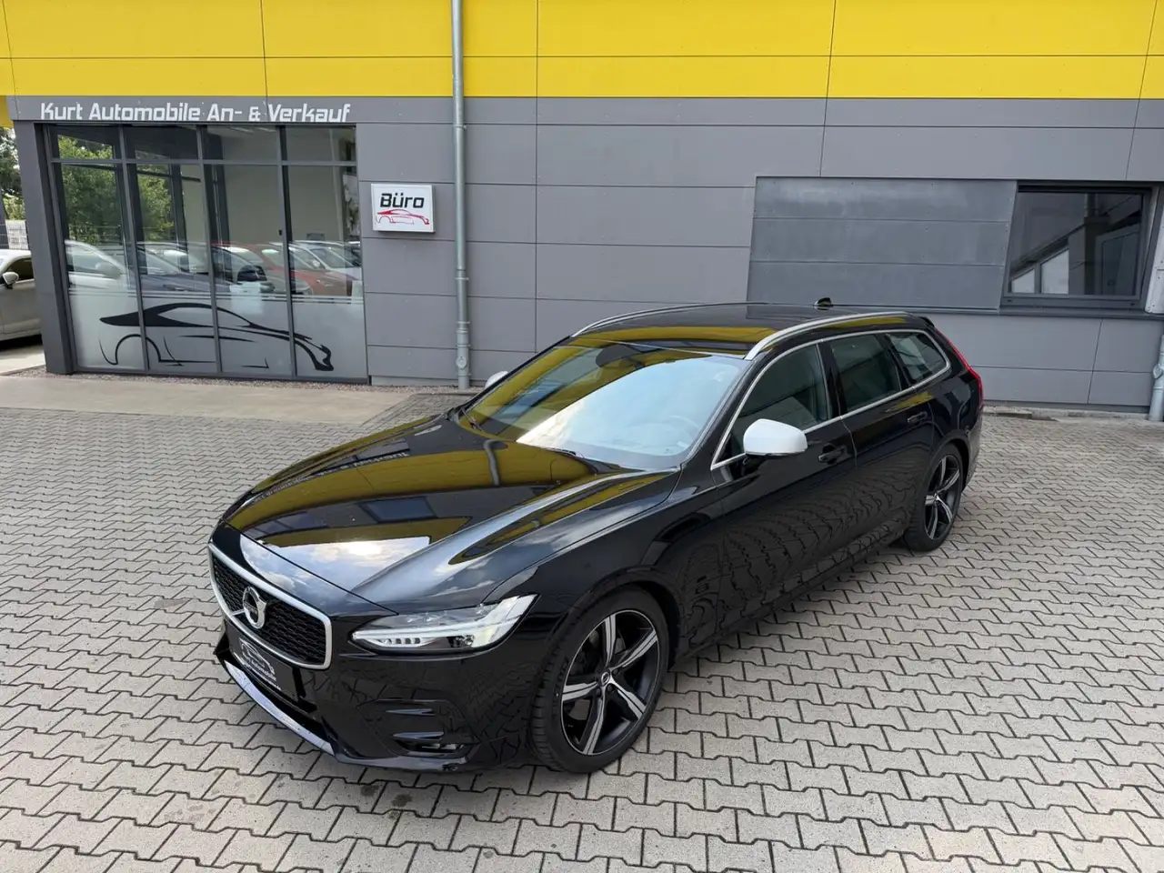Volvo V90 Kombi R Design AWD/ALLRAD/SPORTPAK*/PANO/KAM — photo 1 of 35