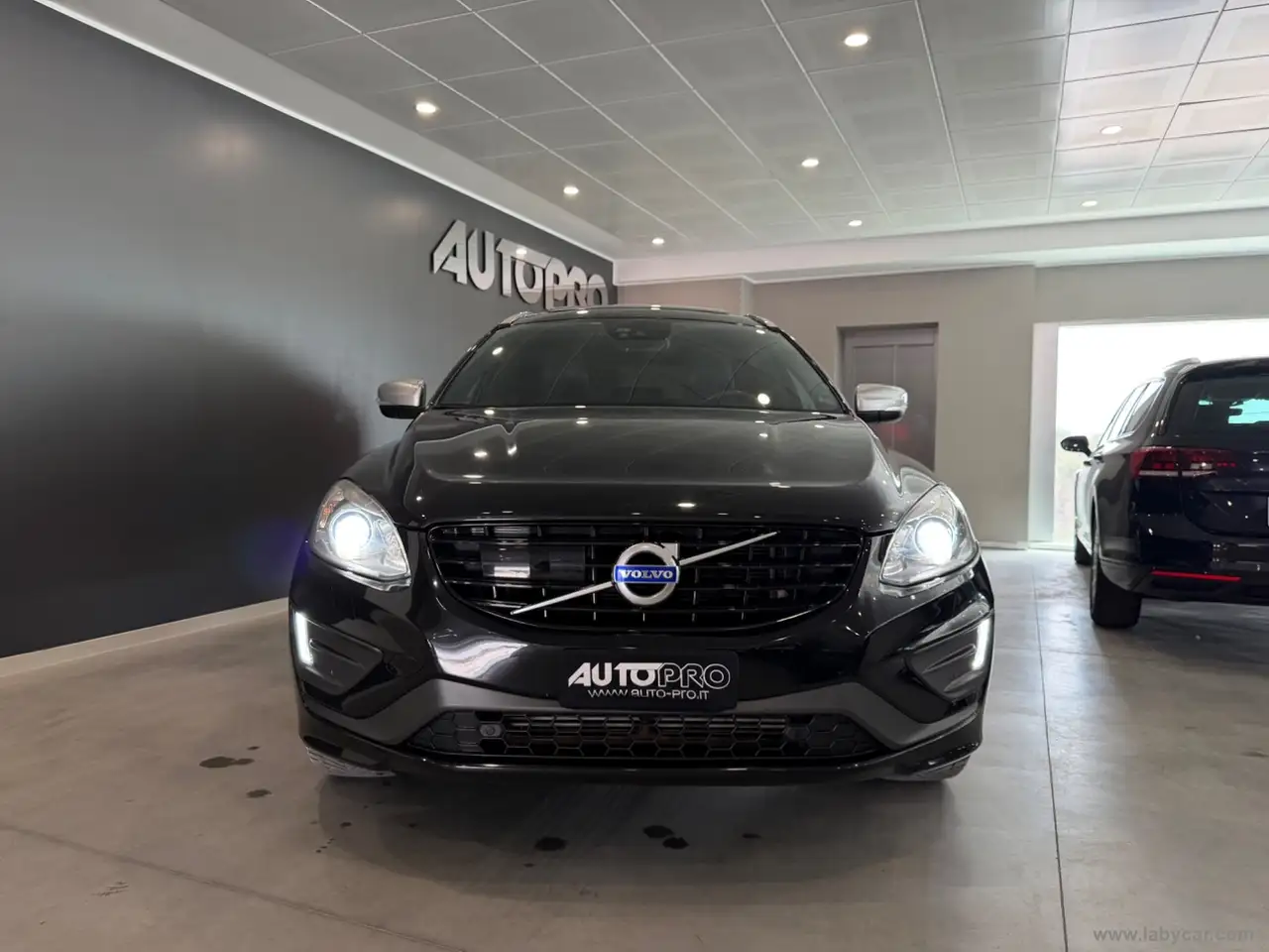Volvo XC60 D4 Geartronic R-design — photo 1 of 15
