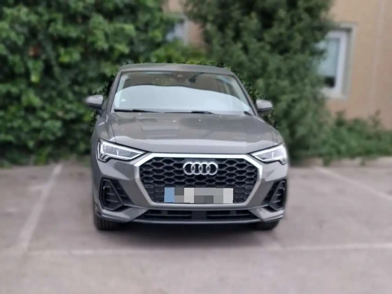 Audi Q3 35 TDI S tronic 110kW — photo 1 of 14