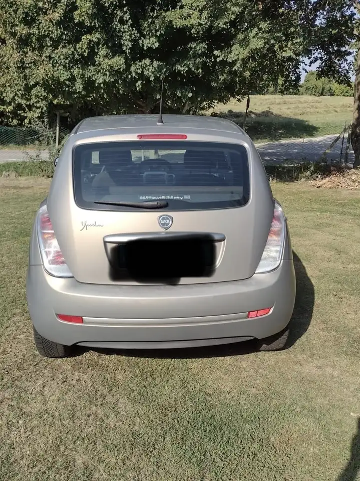 Lancia Ypsilon 1.4 8v New Oro (oro) ecochic Gpl — photo 1 of 14