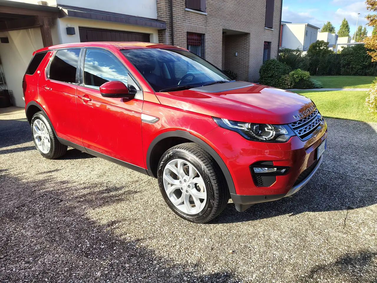 Land Rover Discovery Sport Discovery Sport I 2015 2.0 td4 HSE awd 180cv auto — photo 1 of 11