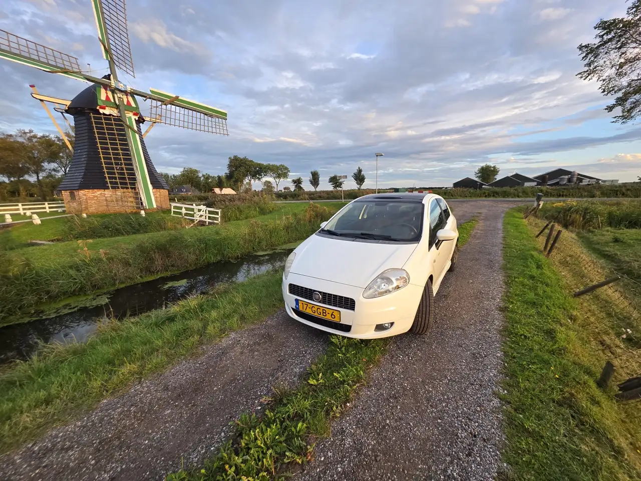 Fiat Punto 1.4-16V Sport — photo 1 of 20
