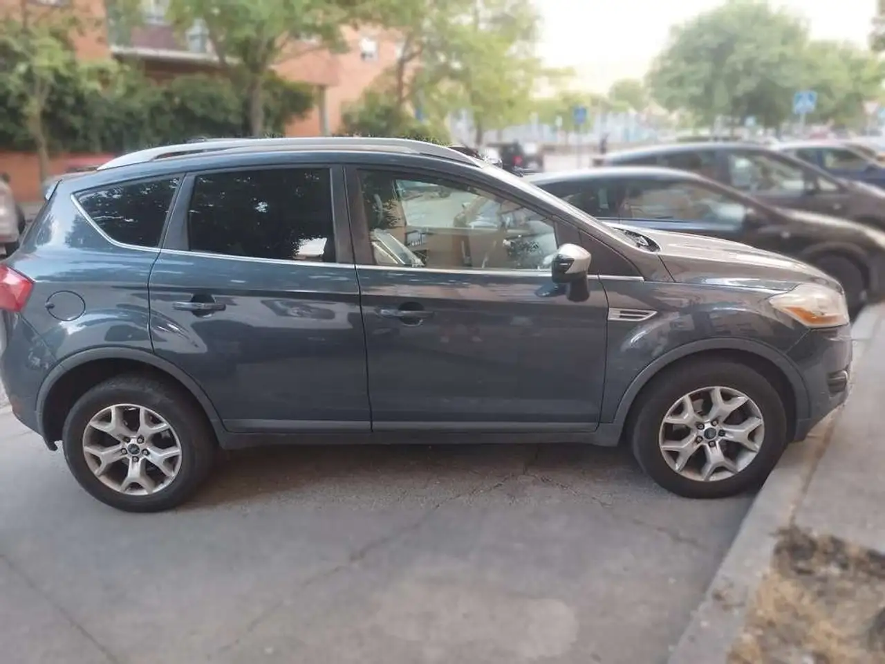Ford Kuga 2.0 TDCi 2WD Trend — photo 1 of 9
