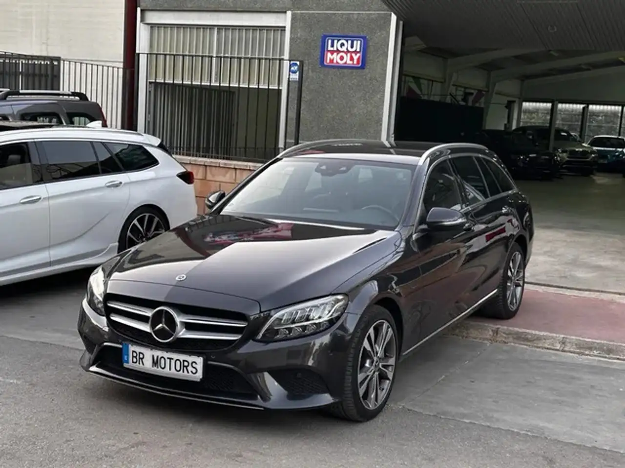 Mercedes-Benz C 300 de 9G-Tronic — photo 1 of 14
