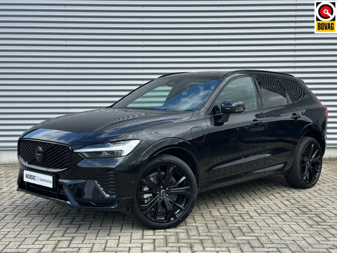 Volvo XC60 2.0 T6 FACELIFT BLACK EDITION ULTRA PANO HARMAN — photo 1 of 40