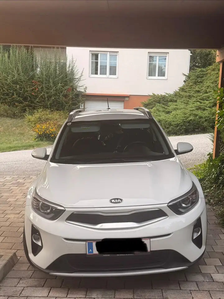 Kia Stonic Stonic 1,0 TGDI GPF ISG Silber DCT Aut. Silber — photo 1 of 7