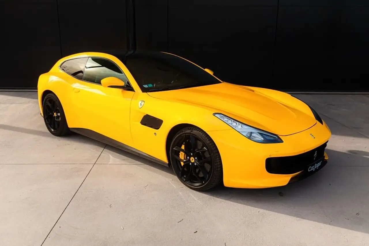 Ferrari GTC4 Lusso DCT — photo 1 of 4