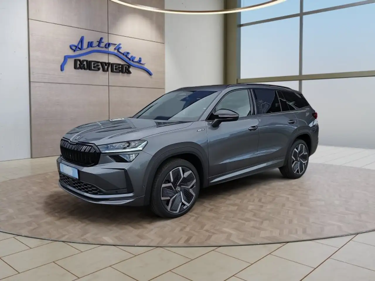 Skoda Kodiaq Sportline 1,5TSI aAHK/7-Sitzer/Pano/Matrix/Navi — photo 1 of 37