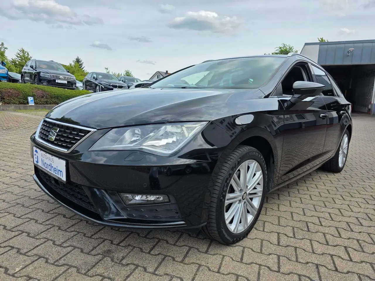 SEAT Leon ST Xcellence 2.0 TDI Navi/Leder — photo 1 of 21